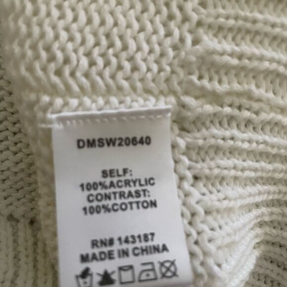 Women’s Dance & Marvel White Distressed Sweater With Built In Gray Hood Size M - Picture 4 of 5